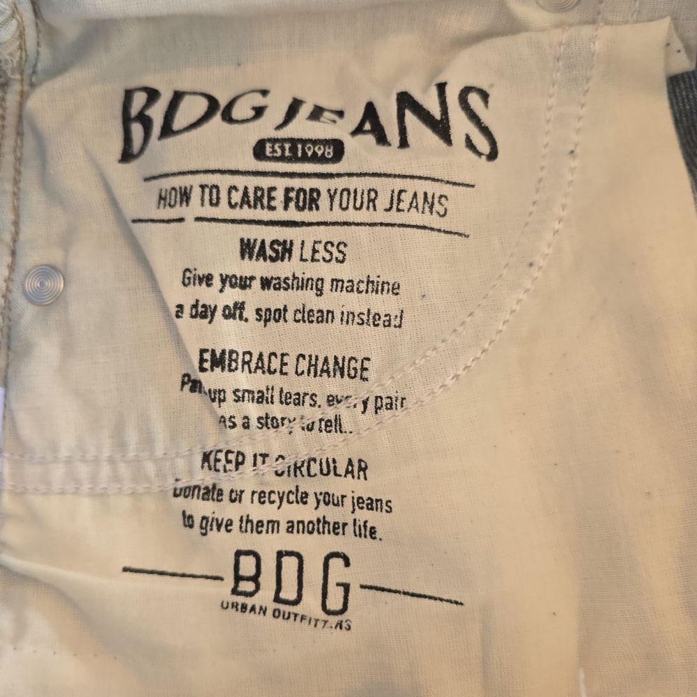 BDG Jean Shorts Size 26 Light/Medium Wash 100% Cotton Dad Shorts - Picture 8 of 9